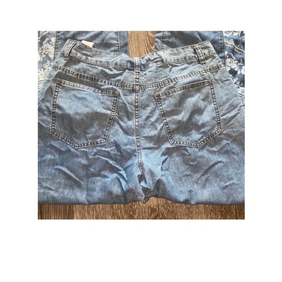 NWOT BEAUTIFUL BOHO WIDE LEG JEANS! - Picture 6 of 7